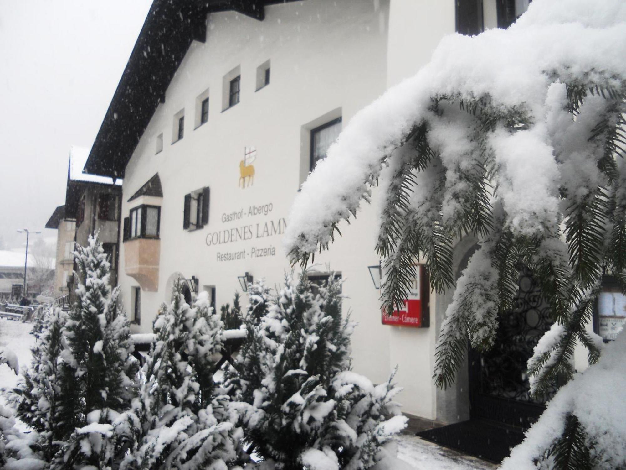 Gasthof Goldenes Lamm Hotel Vahrn Exterior photo